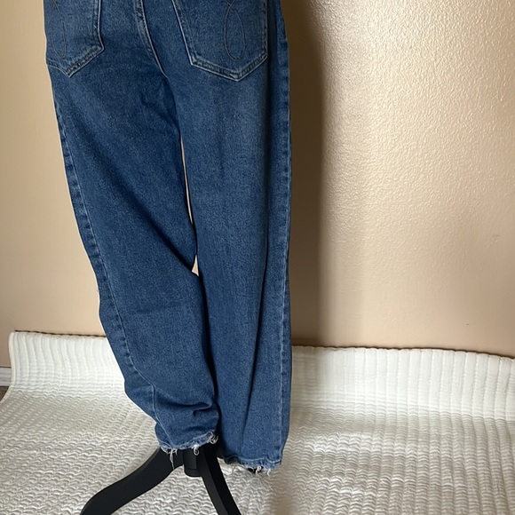 Calvin ๐ซ - Picture 3 of 4